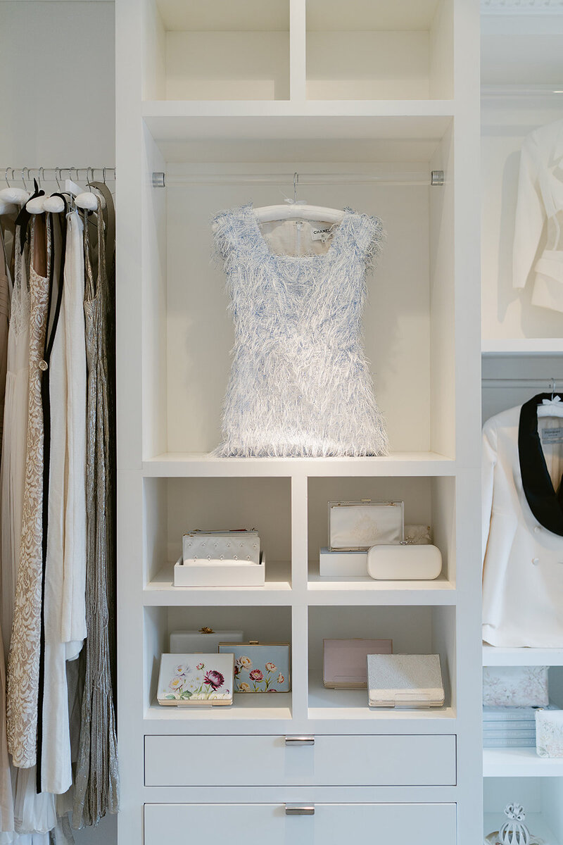 Editorial photoshoot in New York featuring Sara Nicole Vintage and Julbox high-end luxury bridal fashion. Exclusive vintage wedding gown captured in a New York bridal editorial.