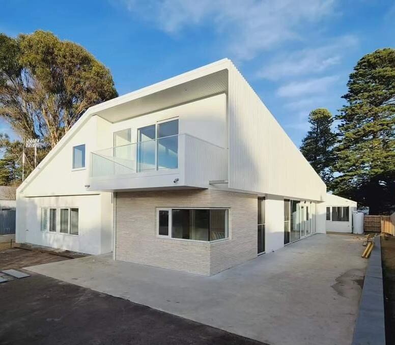 Fresh exterior paint on a new build by house painter greg bull painting