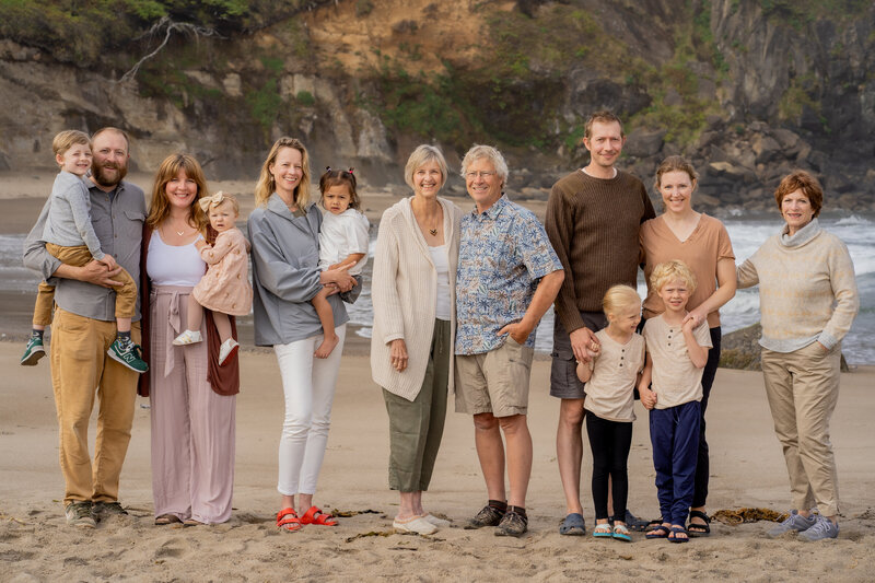 Family poses for extended family session at Fogarty Creek State Park by Lincoln City, Oregon 
