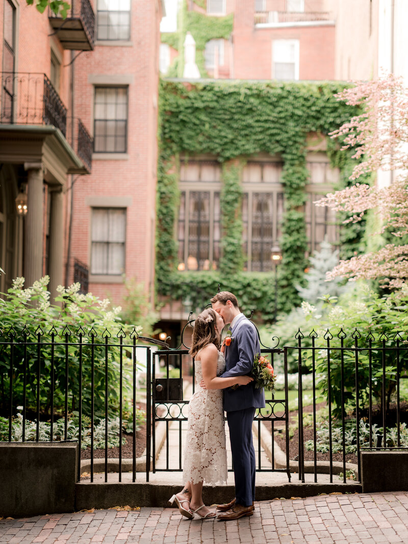 Boston-Wedding-Photographer-Boston-Public-Gardens-26