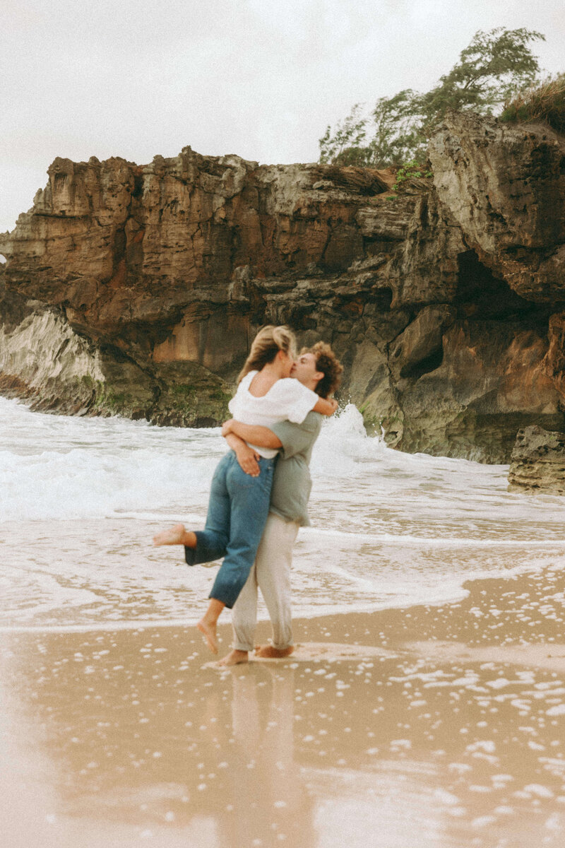 Lacey & Brendan Pounders Beach_Oahu, Hawaii _ meganbadiaphotography-29
