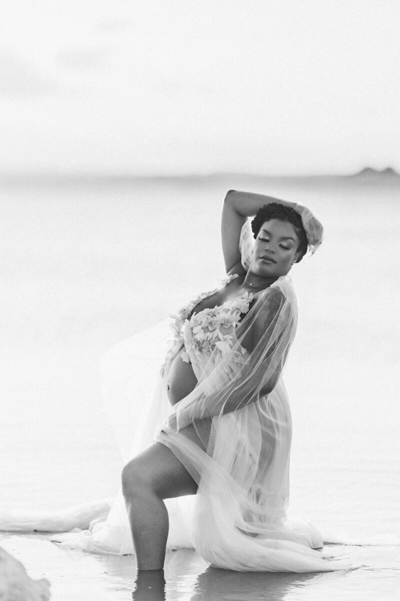 maternity photo session on the shoreline
