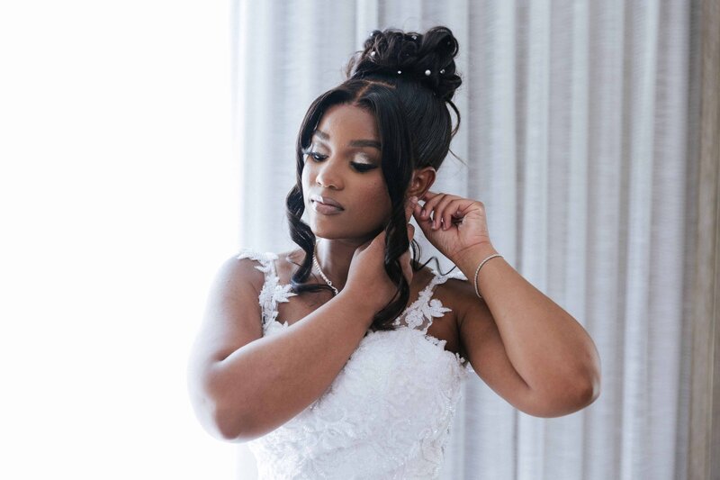 Bride getting ready photos | JW Marriott Bonnet Creek Wedding Photos Phavy Photography | Wedding Photographer in St. Augustine