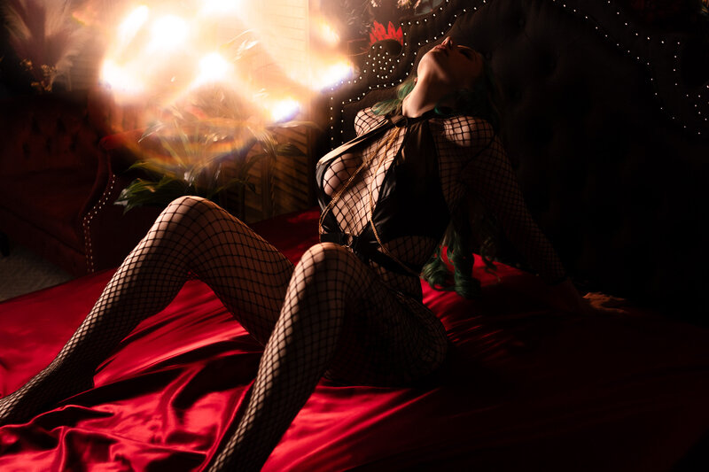 luxury boudoir bed pose