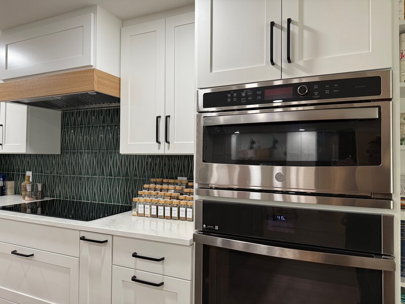 Kitchen with 3d backsplash 