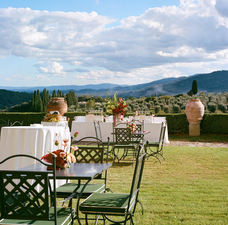 Luxury-Tuscany-Italy-film-wedding-photographer-raphaelle-granger-8