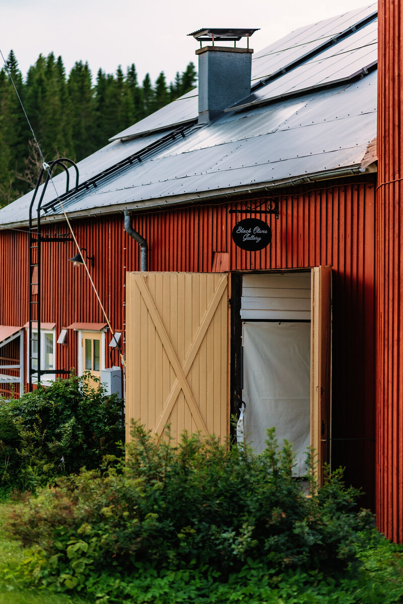 Black-Olives-Gallery-Entrance-1