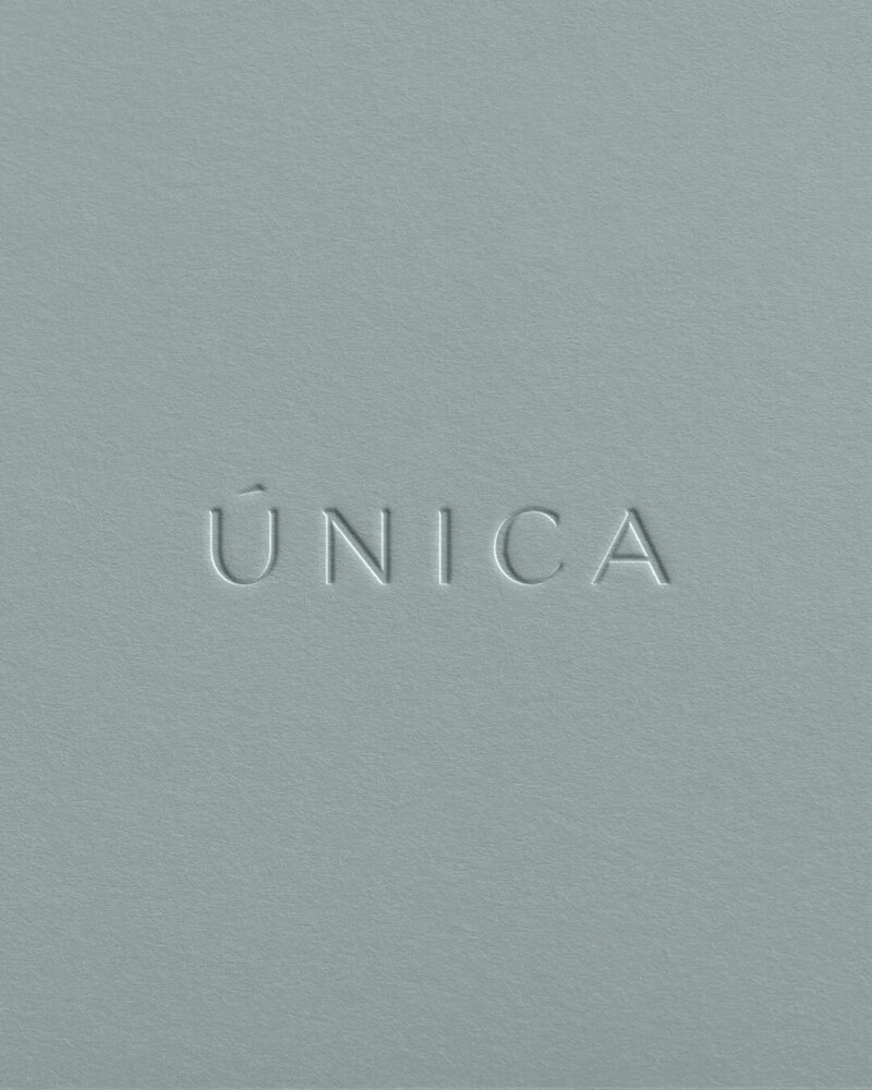 Única-Debossed-(Crop)