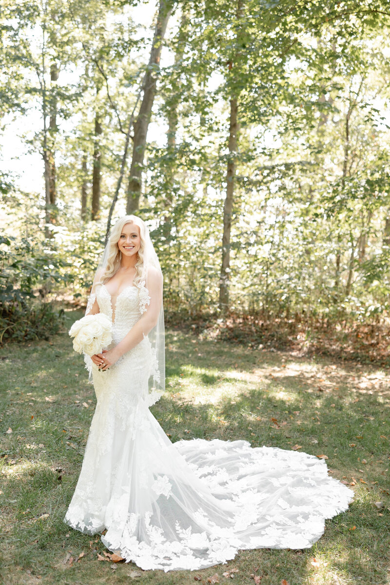 Indiana_Michigan_Wedding Planner_Lizton_Lizton Lodge_Bridal Fashion_Stunning_Bride_Bridal Gown
