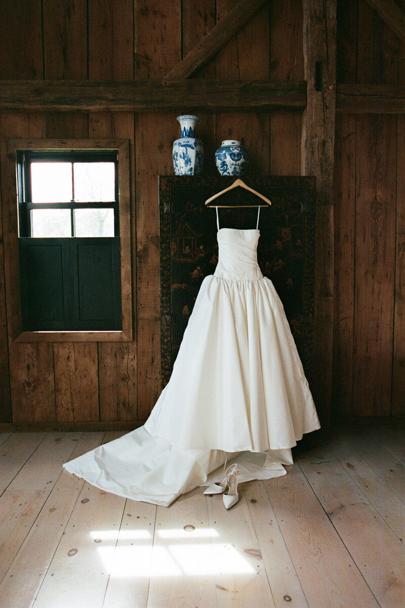 A modern wedding in New York shot on 35mm film