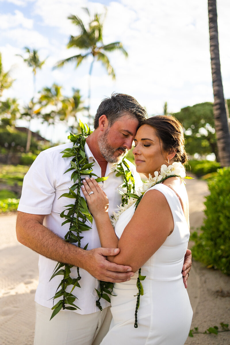 bride and groom kissing at the altar at holualoa inn