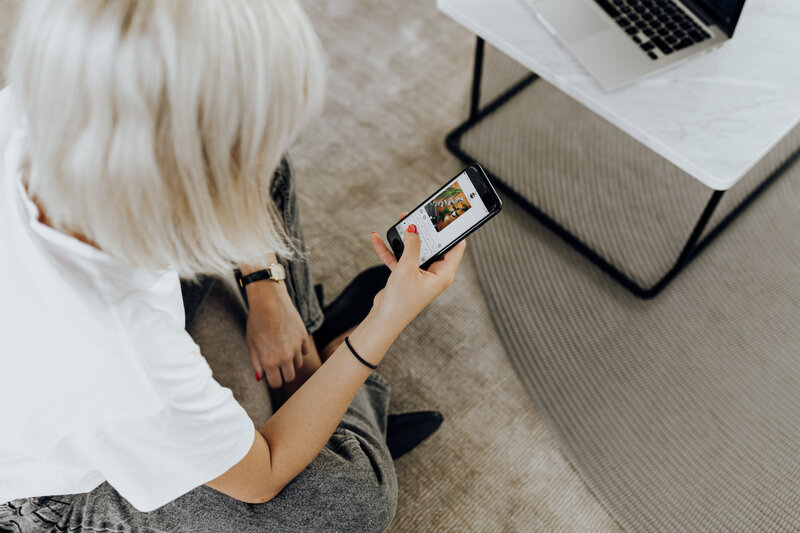 kaboompics_woman-working-in-home-office-17908