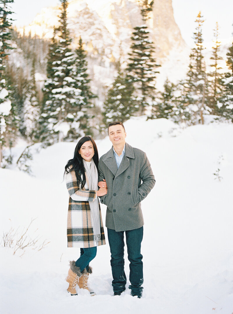 Rocky-Mountain-National-Park-Winter-Engagement-Taylor-Nicole-Photography-14