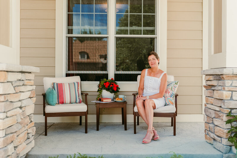Professional lifestyle dating portrait of Carolyn in Minneapolis, created to authentically represent her personality online.