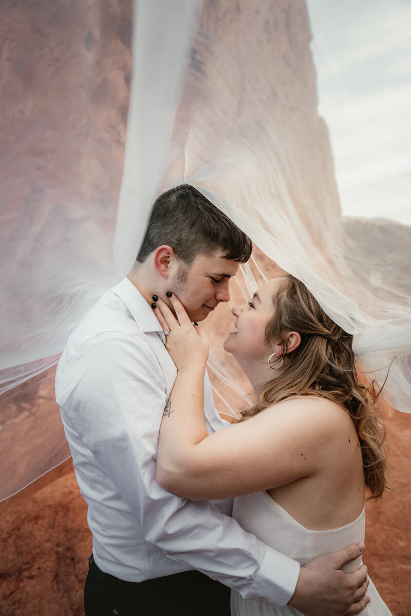 A sweet couple elopes at Garden of the Gods in Colorado.