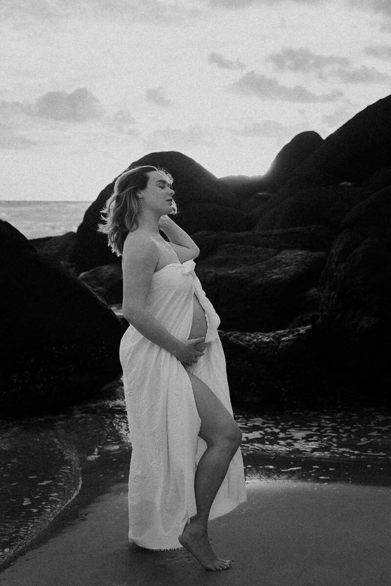 woman pregnant on the beach