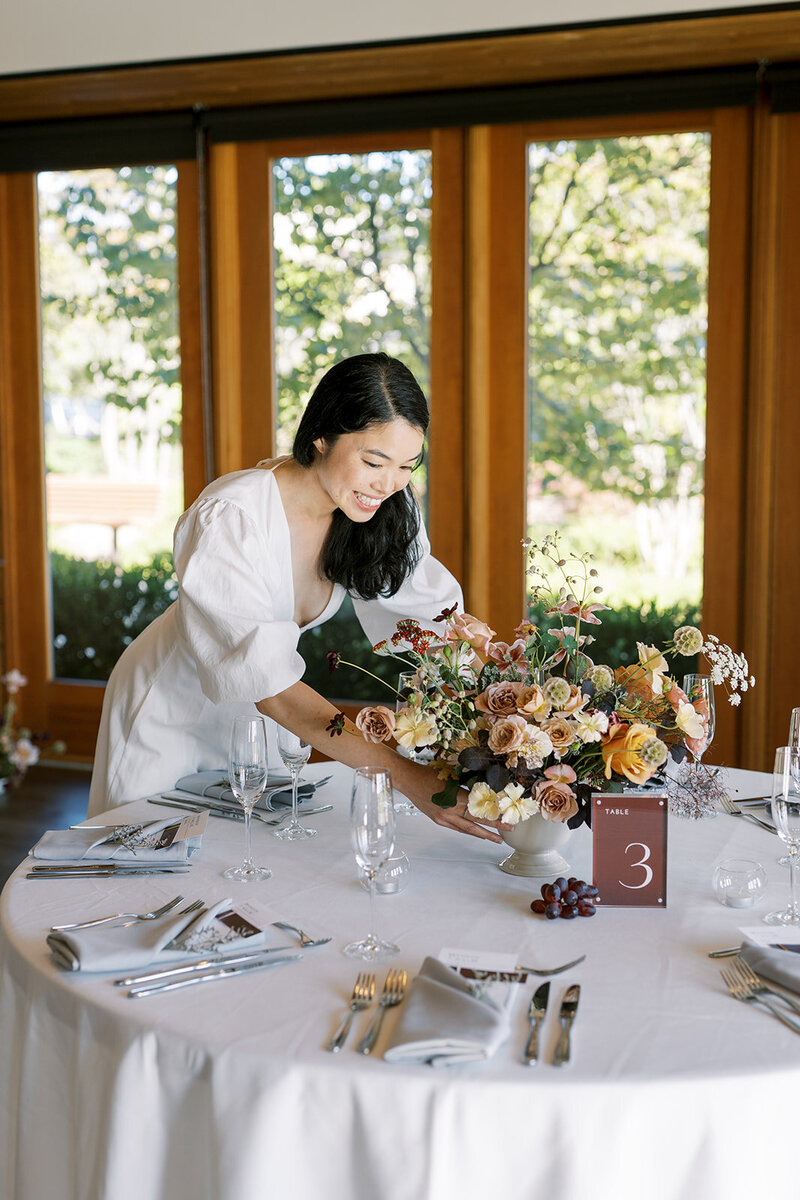 bay area wedding florist placing luxury centerpiece