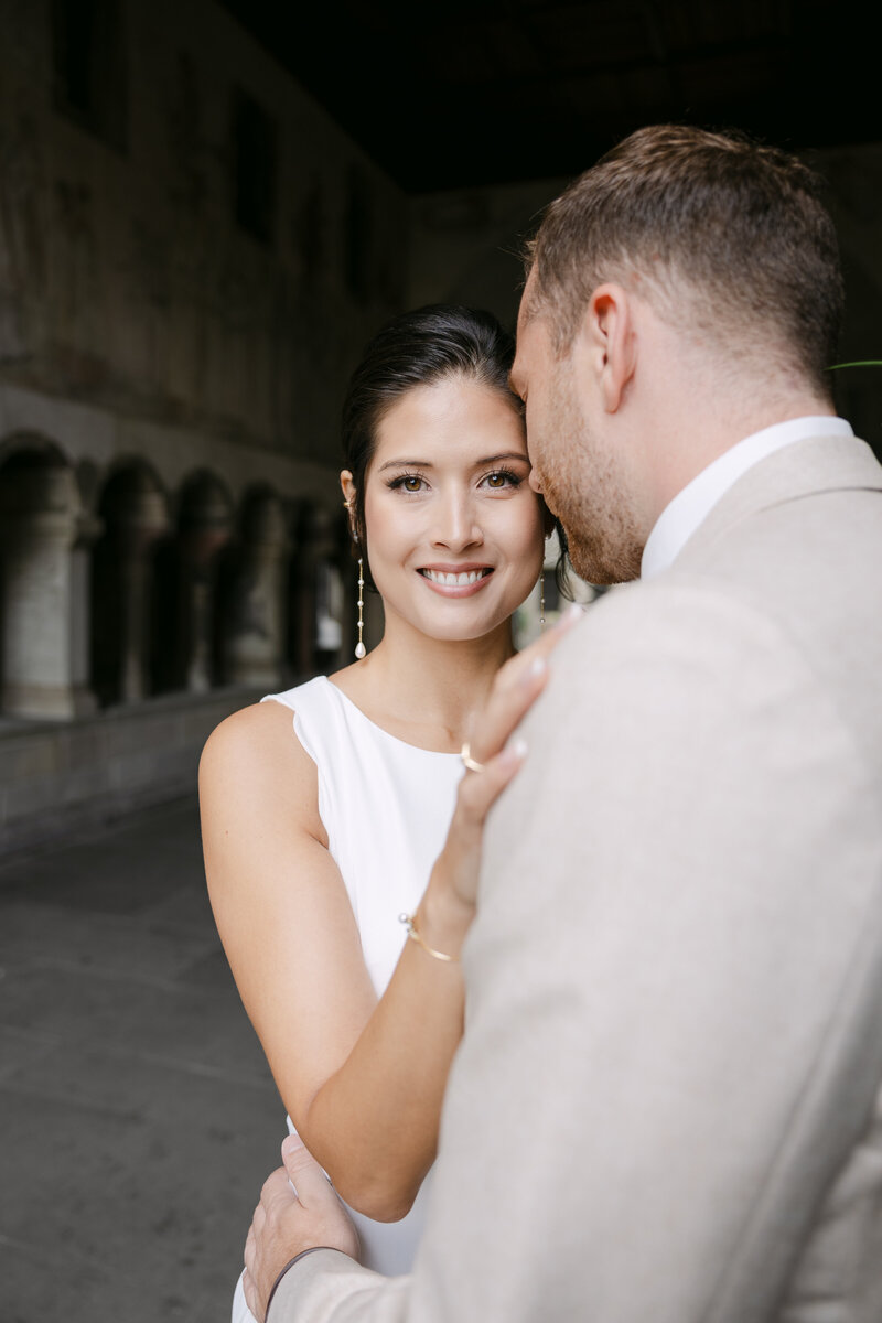 Paarshooting-Zivile-Trauung-Kreuzgang-Fraumuenster-Zuerich