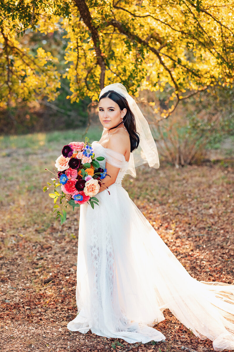 Strengthen your connection in Telluride with a laid-back wedding, featuring bold colors and elegant details in Southwest Colorado. A unique celebration awaits adventurous couples.