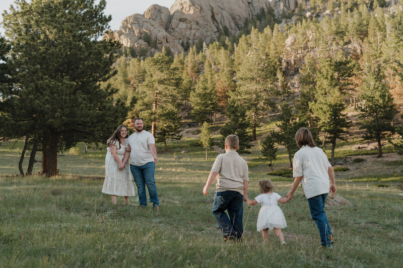 three kids walking towards mom and dad in Boulder ColoradoColorad