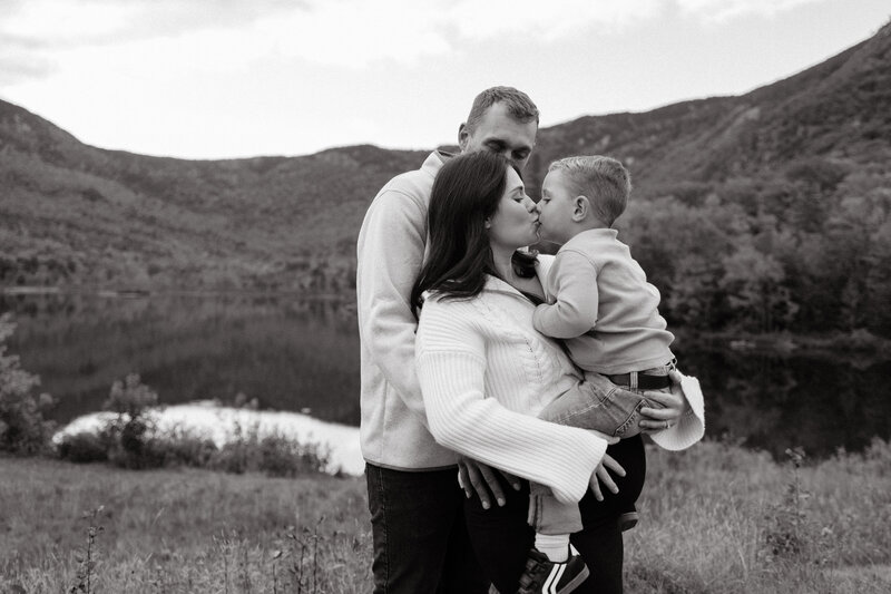 Warm and organic family session with soft tones and connection-driven posing.
