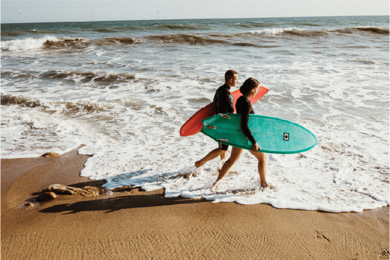 couple-surf-boarding@2x