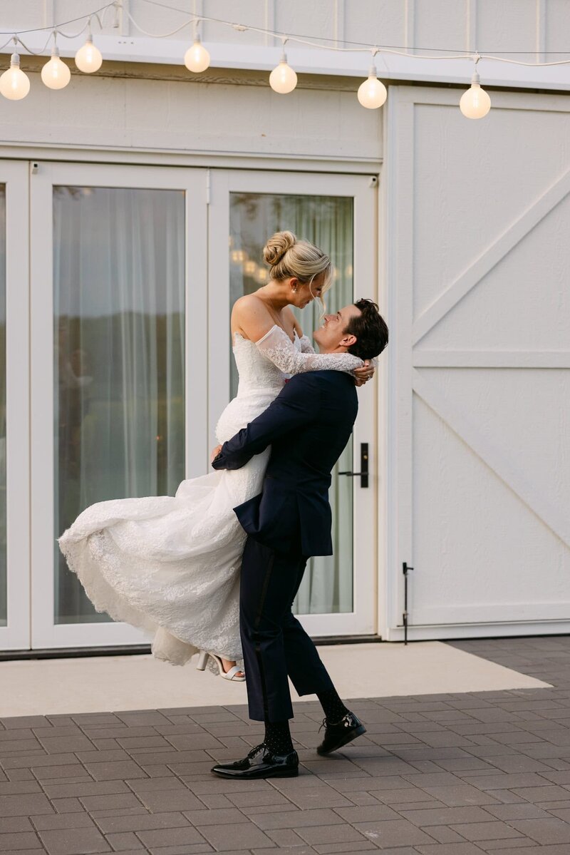 Grand Rapids Wedding Photographer | Veil of Grace photography