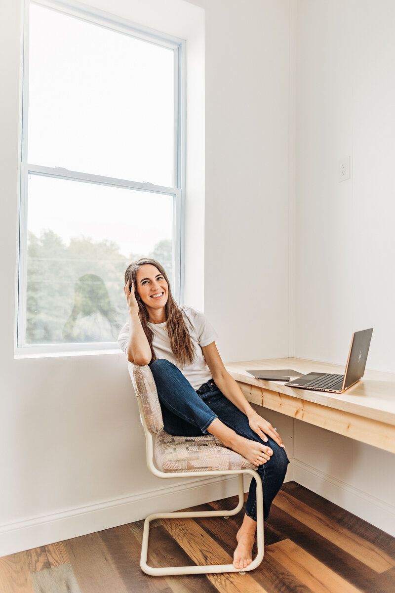 "Virtual assistant for photographers offering website design
