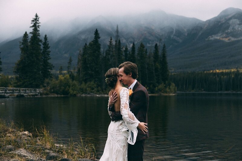 Alberta all-inclusive & small wedding photographer / allie knulls photography