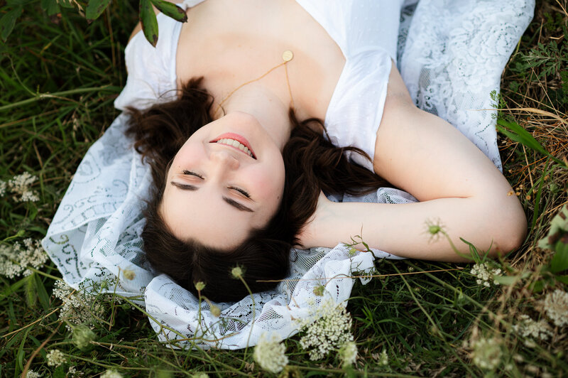 Outdoor Senior Session graduate smiling park setting toledo ohio area