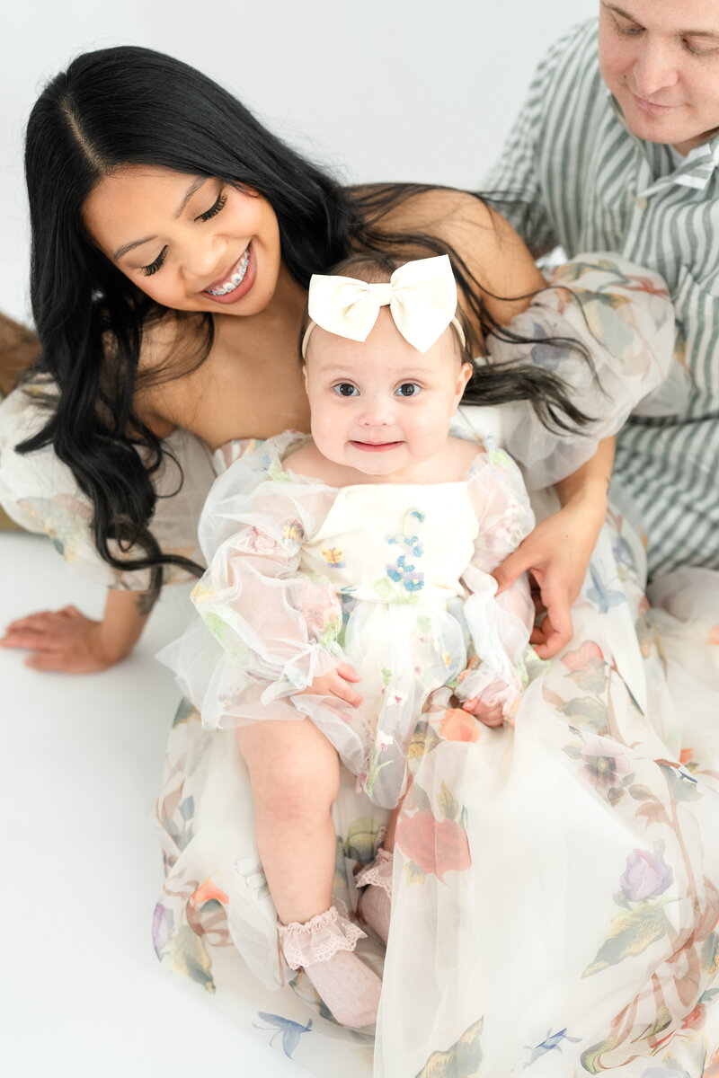 In-studio Maternity Session with floor floral arrangments for mother's day minis photoshoot