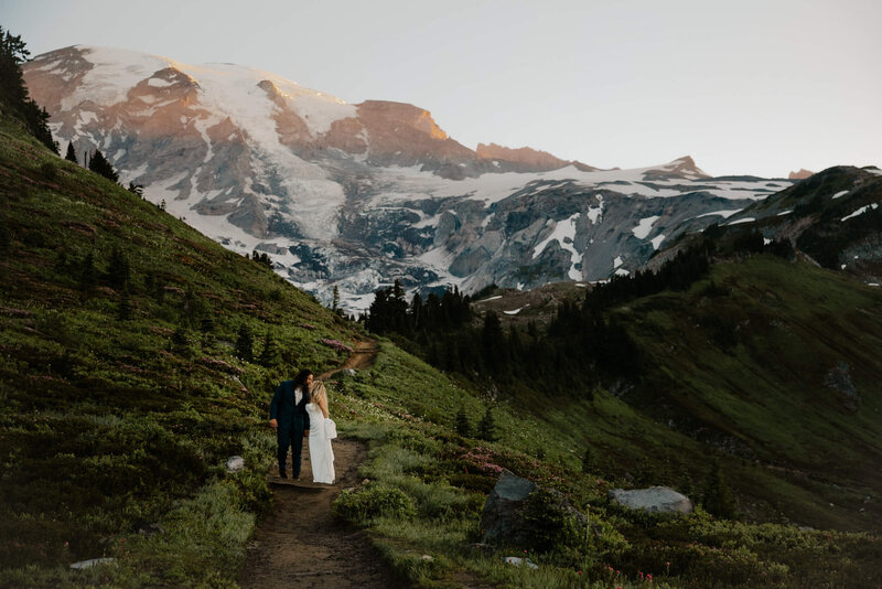Bride and groom with backpacks elope at mailbox peak in Oregon
