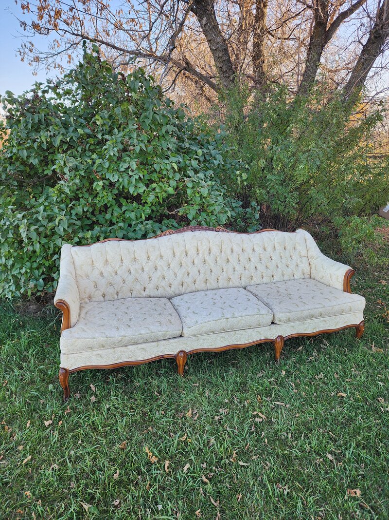 couch to rent for wedding