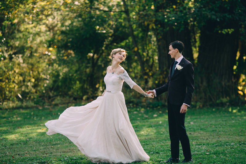 Couple dancing during golden hour at Catskills wedding