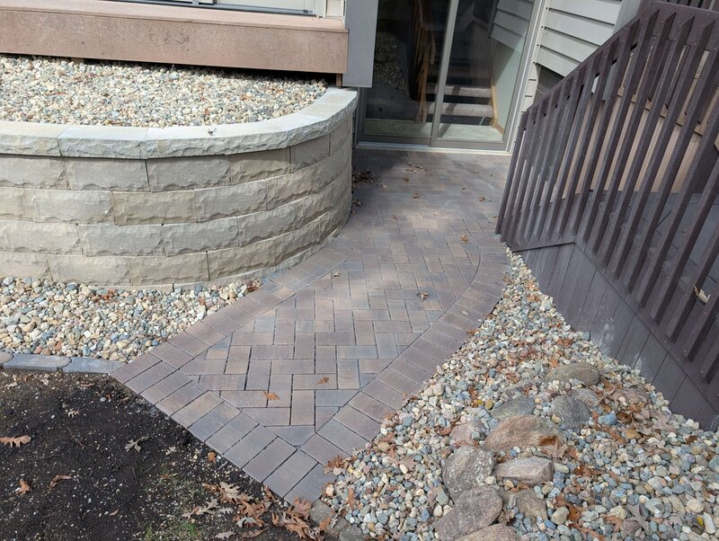 landscaping-in-northeast-iowa-Supreme-Green-_20250919_190717985