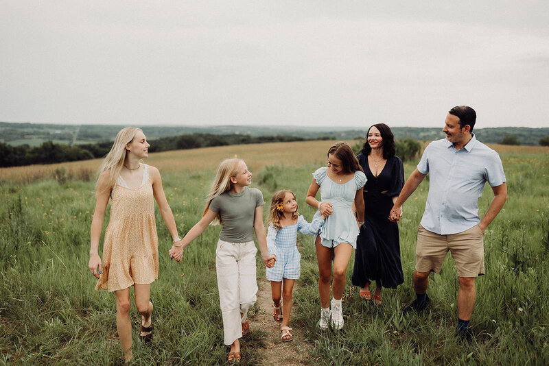 Family photographer in Burlington, WisconsinAJP27946-2