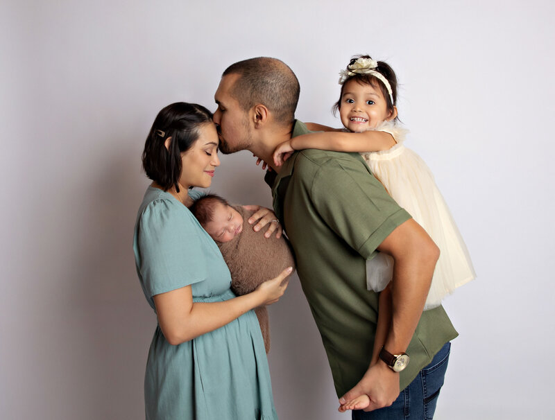 newbornbabyboynewfamilynewbabybestphotographertudiofamilybirthdaynewbornboyamilynewborngirlfirstbirthdayportraiturephotographystudioportraitsnewborngirlboyfamilyEvaMaganaPhotographychildphotographer (24 of 41)