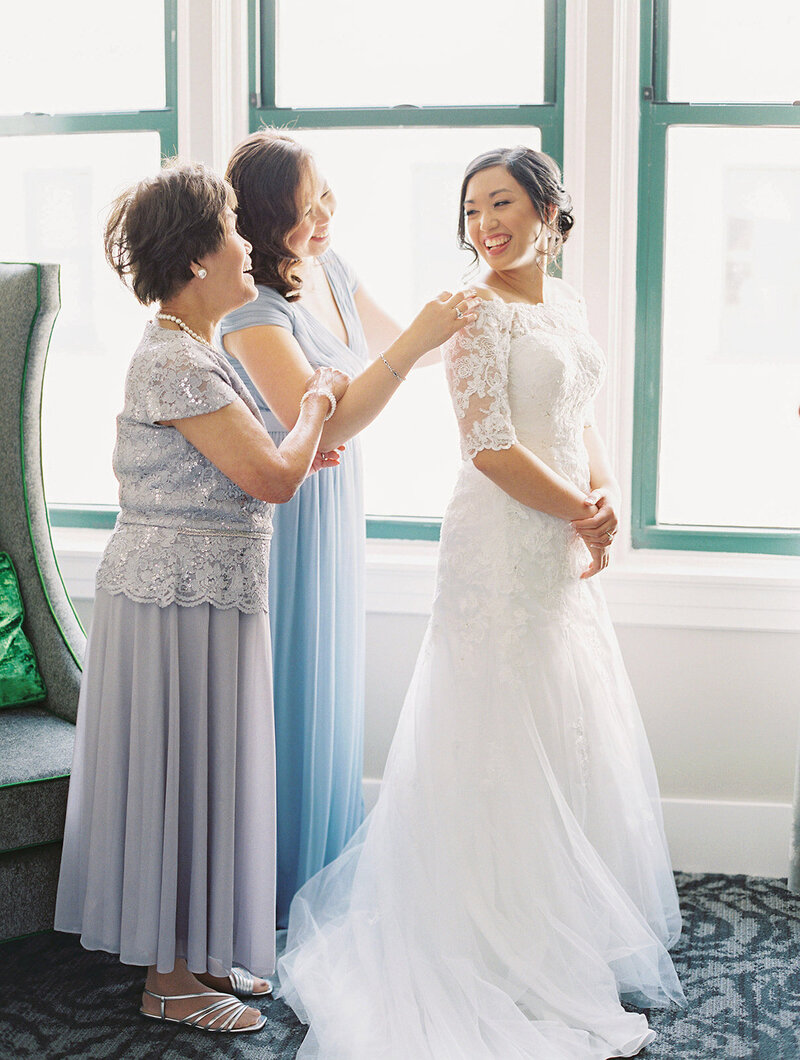 Hawaii church wedding photographer4