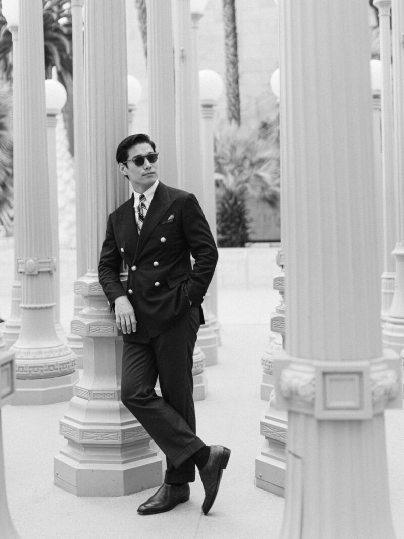 A refined editorial collaboration featuring Ascottage Seoul x Michael Asmussen Photography, showcasing the art of modern Savile Row-inspired tailoring for men’s and women’s suiting. Designed by Geoffrey Shin in Gangnam, this collection embodies timeless craftsmanship with fresh wool, linen, and cotton sustainable fabrics—perfect for galas, special events, custom tailoring, and weddings. Captured through a luxury editorial lens, this campaign highlights the elegance of contemporary British tailoring for the modern connoisseur. Experience bespoke menswear and women’s suiting at its finest, serving Seoul, Busan, Los Angeles, New York and beyond. 강남 소재 디자이너 제프리 신(Geoffrey Shin)*이 선보이는 현대적인 세빌로우 감성의 맞춤 테일러링. 울, 린넨, 코튼 등 지속 가능한 프리미엄 원단으로 제작된 남성 및 여성 수트웨어 컬렉션을 소개합니다. 갈라, 특별한 이벤트, 웨딩, 맞춤 정장 등 모든 순간을 위해 정교하게 디자인된 맞춤 의류를 만나보세요. 서울, 부산, LA에서 럭셔리 맞춤 정장의 정수를 경험하세요