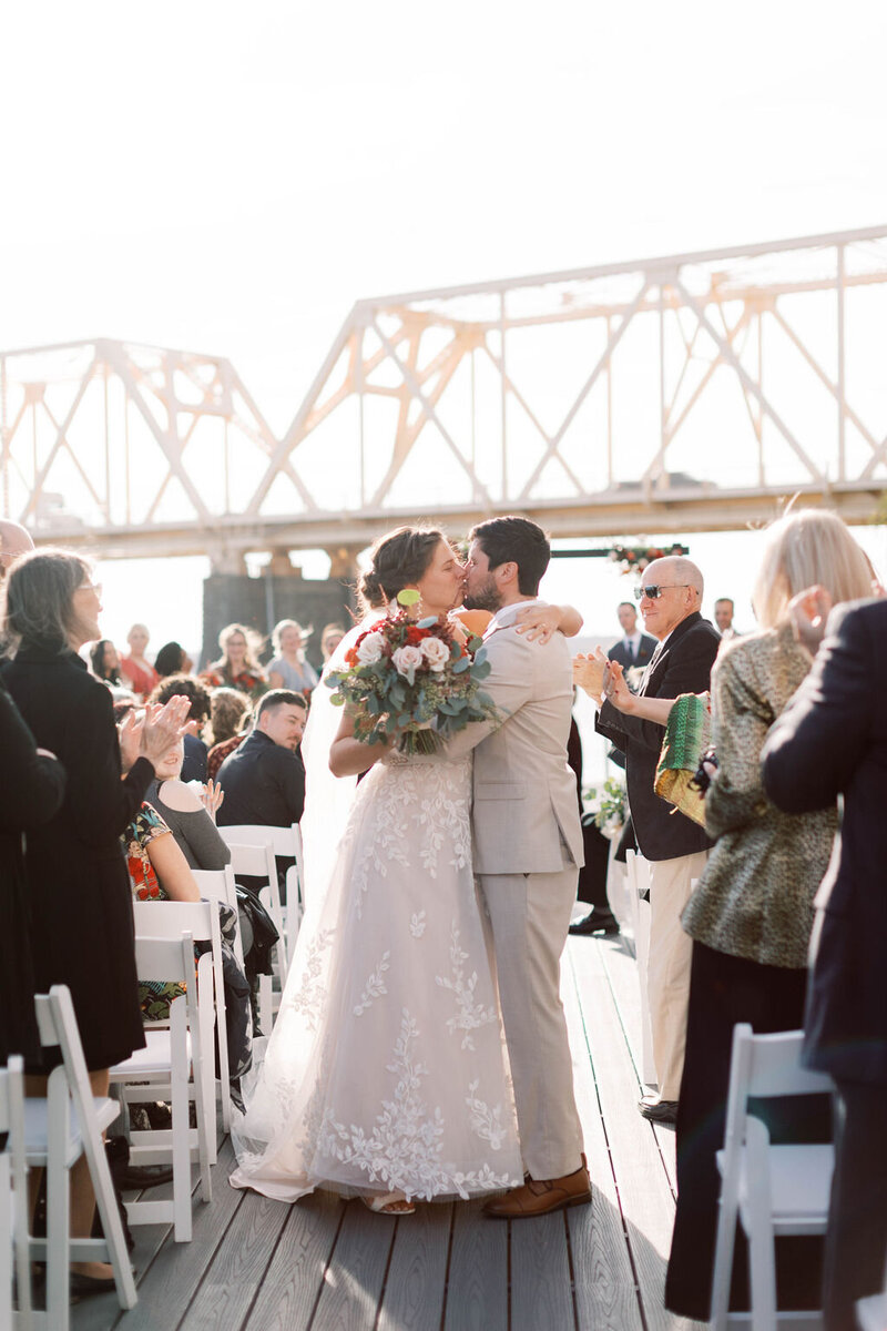 TheJeffersonEventsWeddingVenueLouisvilleKentuckyJeffersonvilleIndiana_04-47-43
