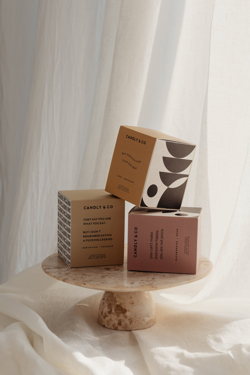 kaboompics_product-photography-candles-and-diffuser-fragrances-branding-packaging-29051