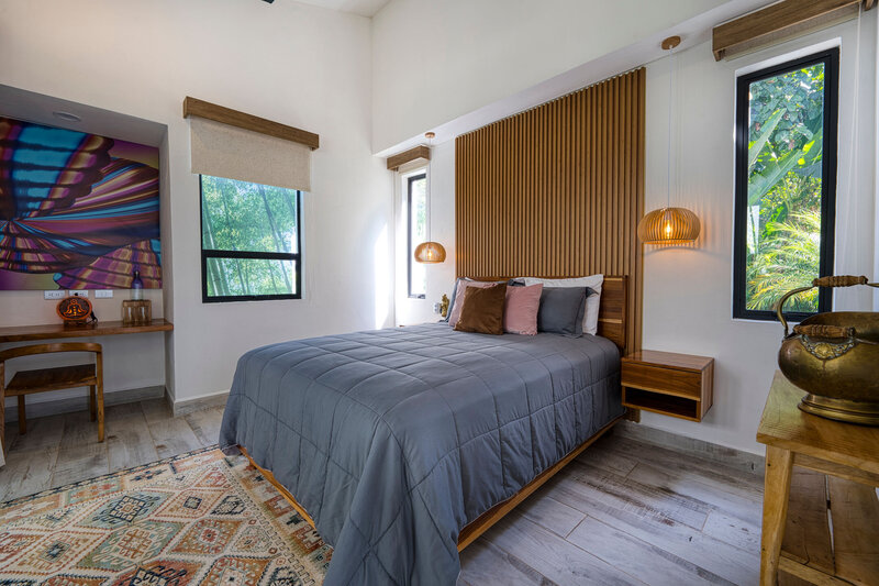 Luxury Queen suites - Queen bed private bathroom - deck -- Synergy (39)