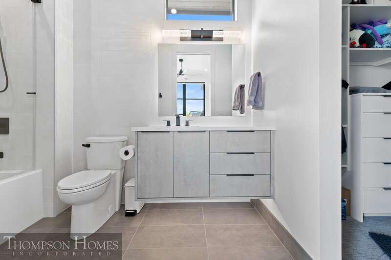 Thompson-Homes-Stillwater-Modern-Prairie-Eagle-Idaho-Custom-Home-Builder-110
