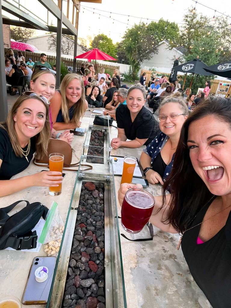 Group of women cheersing beers