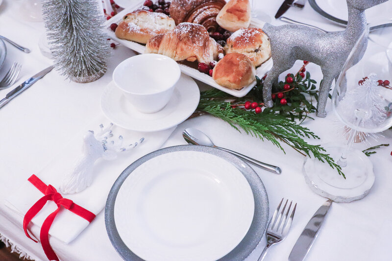 breakfast table setting christmas new year covid 19 event planner Pearl Ivy events-2