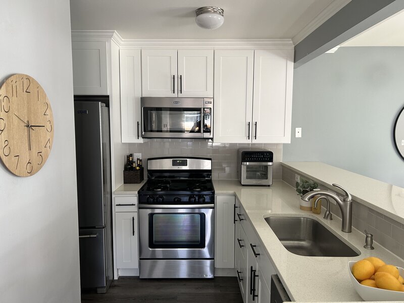 occupied-home-staging-marysville-kitchen-modernmollusk-1