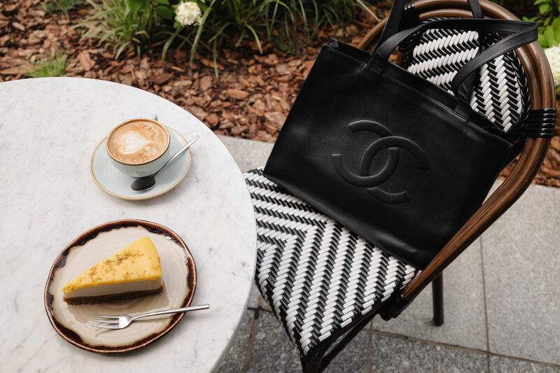 kaboompics_coffee-shop-aesthetic-neutral-tones-and-chic-work-vibes-36304