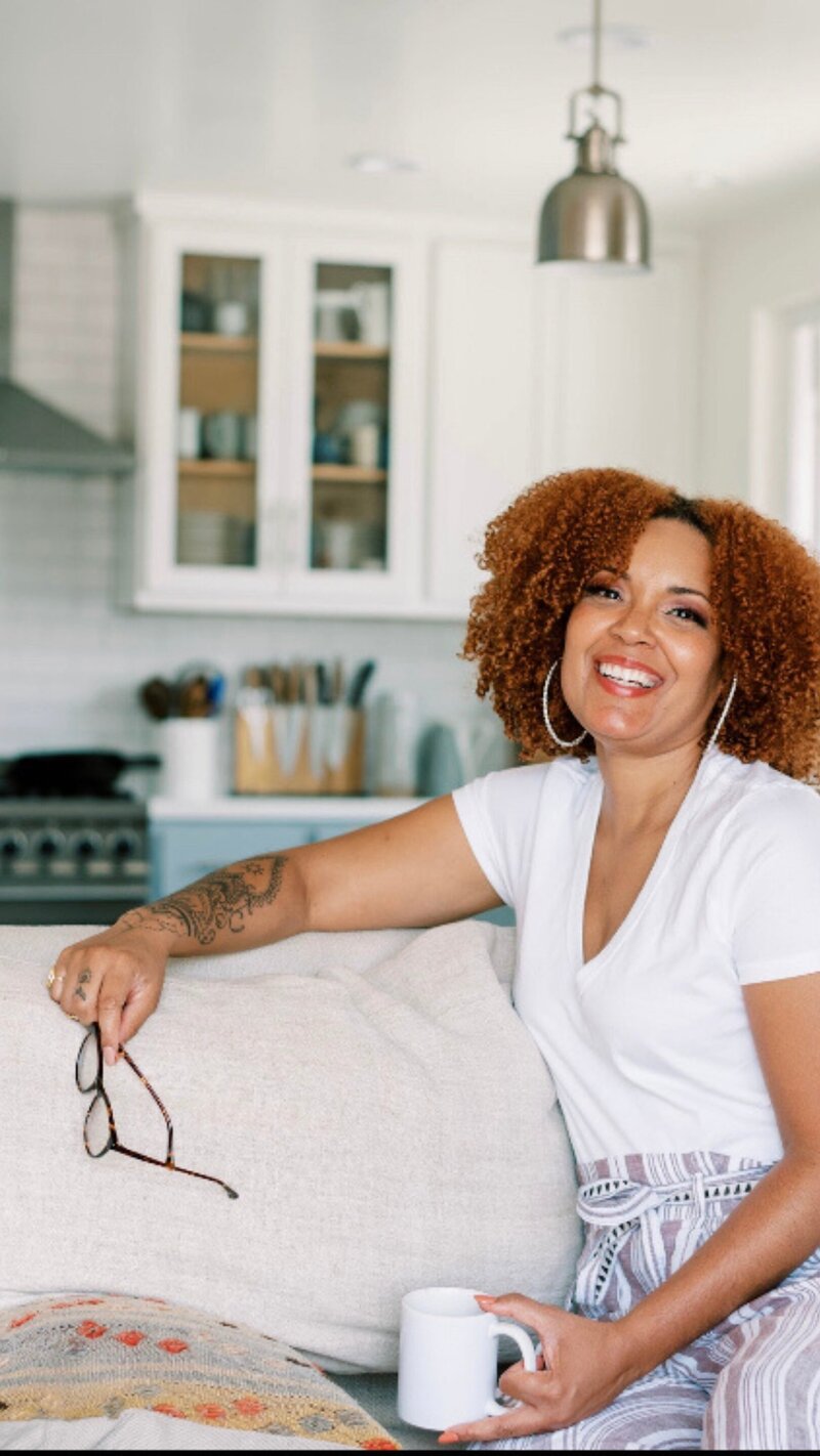 Nichomi Higgins a black woman therapist offering grounded support for women leaders navigating emotional and professional transitions.