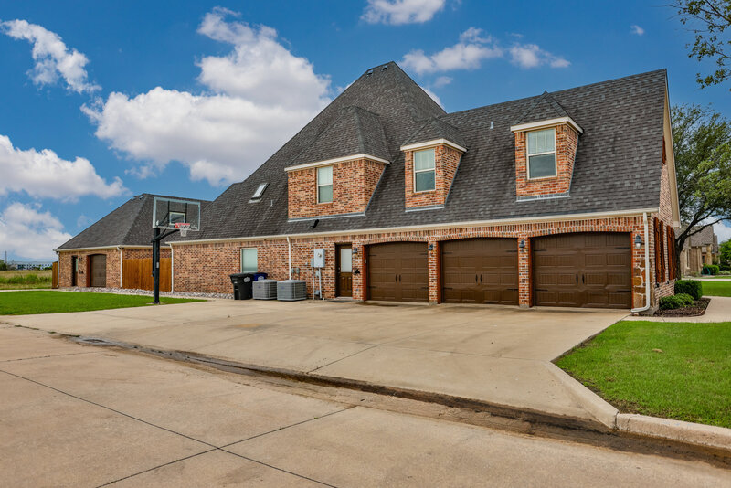 Texas home with large backyard for sale in Nocona Texas