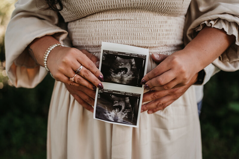 baby announcement photo with ultrasound